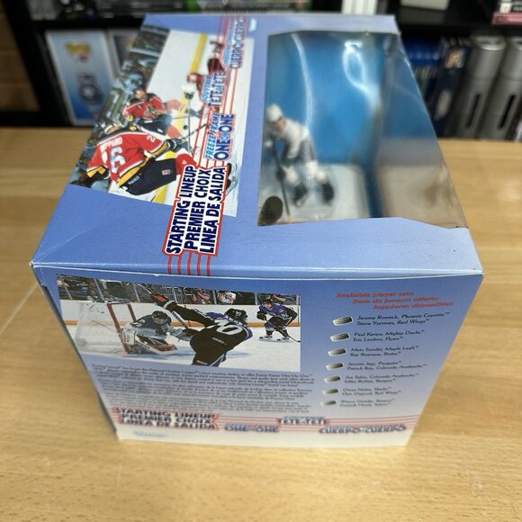 1997 NHL Starting Lineup Freeze Frame One-On-One: Paul Kariya & Eric Lindros - Picture 4 of 6